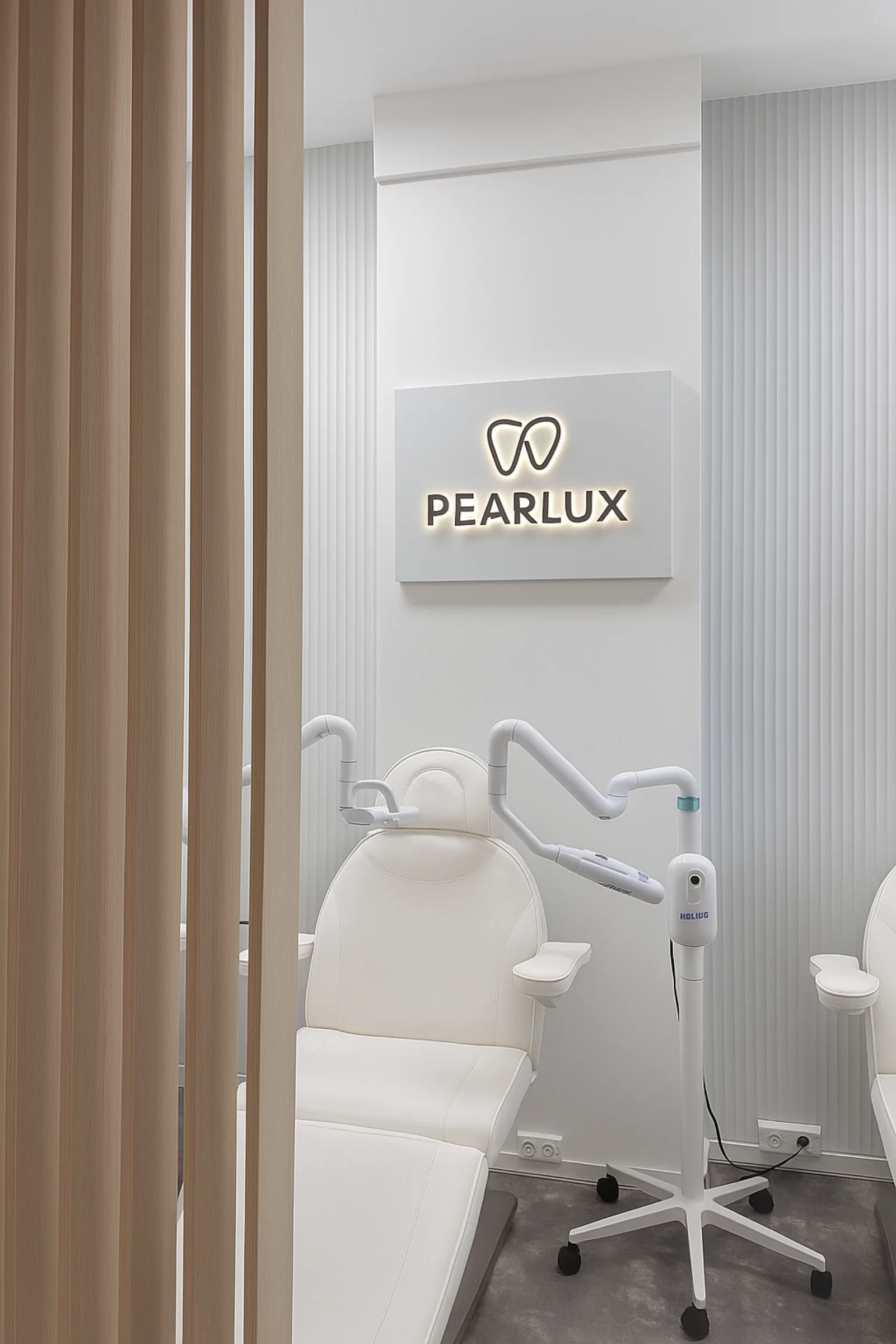 Pearlux-Logo im Studio Berlin